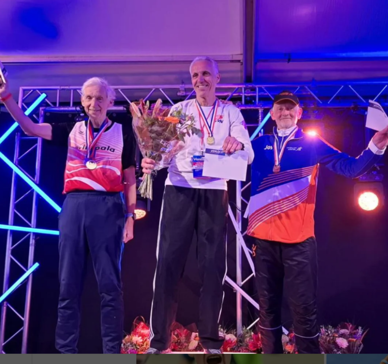 Jos Rooymans op het podium van de Venloop